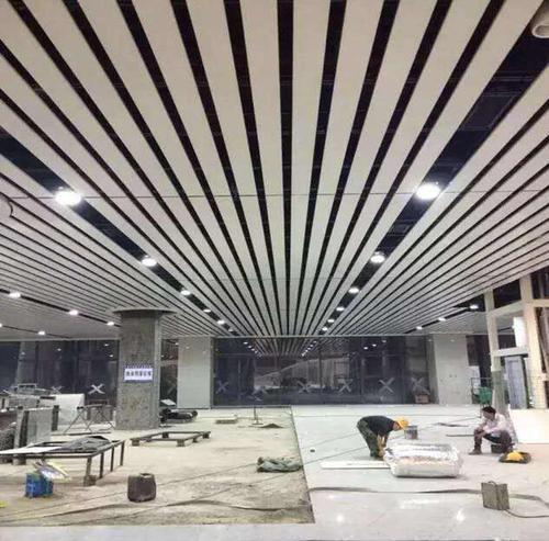 加油站吊頂鋁扣板-加油站吊頂為什么指定用S型高邊防風鋁條扣