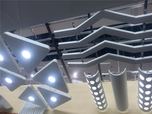 墻面鋁單板掛板-鋁單板怎么判斷優劣