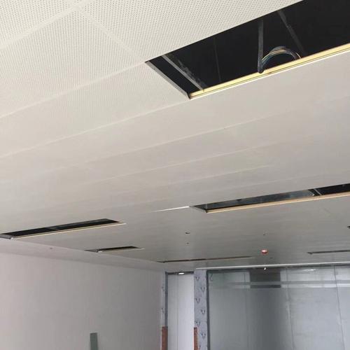 鋁扣板吊頂工程電話-廠區(qū)鋁單板吊頂工程案例