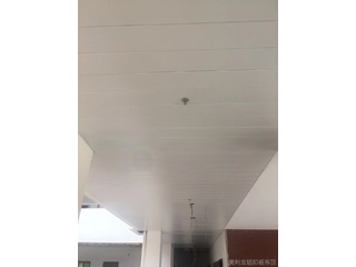辦公室吊頂應該選擇鋁扣板還是鋁單板？