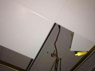 鋁扣板廠家地址電話-佛山鋁扣板廠家直銷電話哪里找